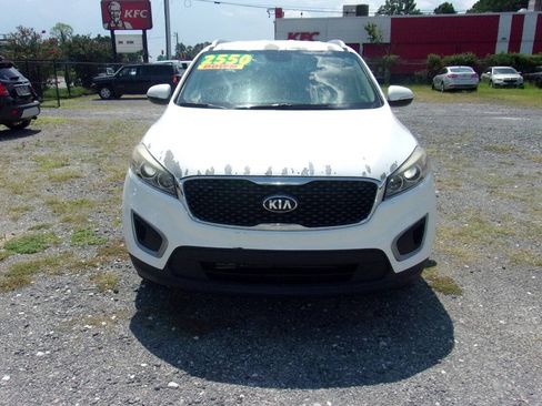 Used 2018 Kia Sorento FWD image 2