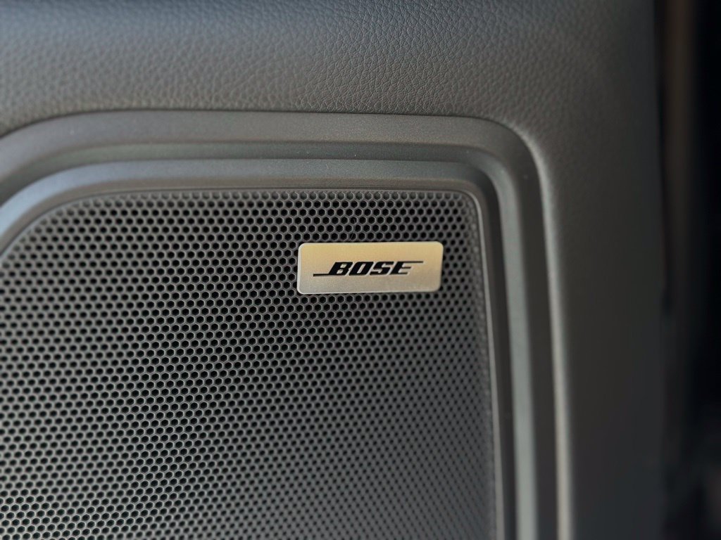 Certified 2025 Porsche Macan AWD/4WD image 38