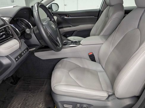 Used 2021 Toyota Camry XLE image 15