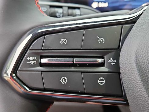 Used 2026 Chevrolet Traverse RS FWD image 28