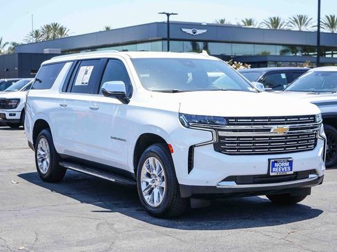 Used 2024 Chevrolet Suburban Premier RWD image 3