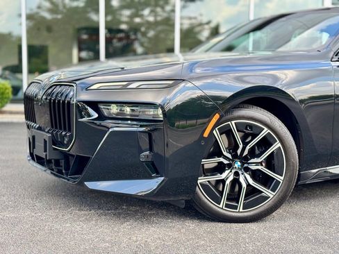 Used 2024 BMW 760i xDrive w/ Premium Package 2 image 10