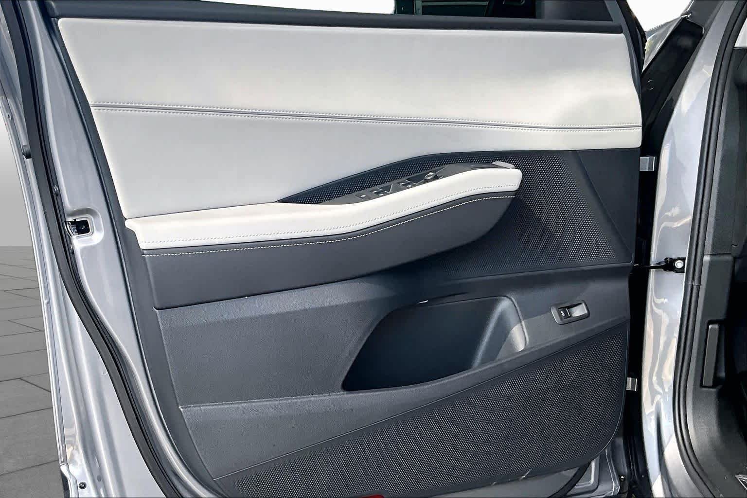 New 2027 Volkswagen Atlas SE FWD image 10