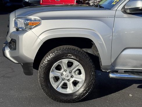 Used 2017 Toyota Tacoma SR image 32