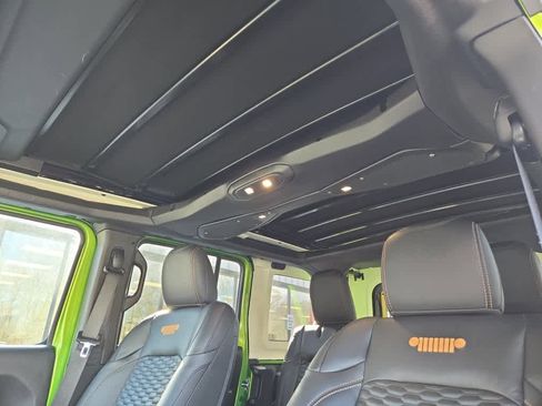 Used 2025 Jeep Wrangler Sport S image 29