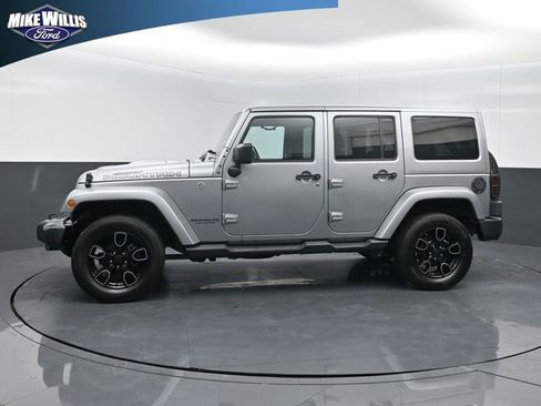Used 2017 Jeep Wrangler Unlimited Sahara image 4