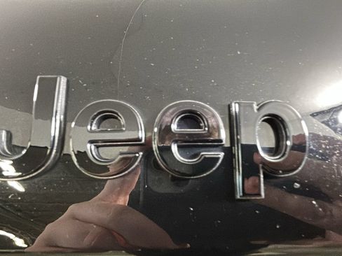 Used 2023 Jeep Grand Cherokee L Laredo AWD/4WD image 10