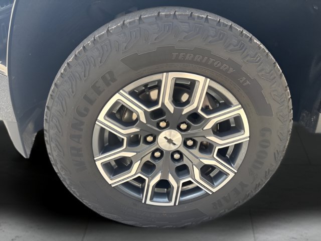 Used 2025 Chevrolet Colorado Z71 AWD/4WD image 9