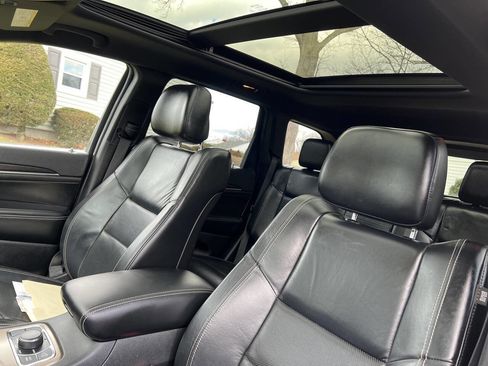 Used 2014 Jeep Grand Cherokee Limited w/ Luxury Group II image 9