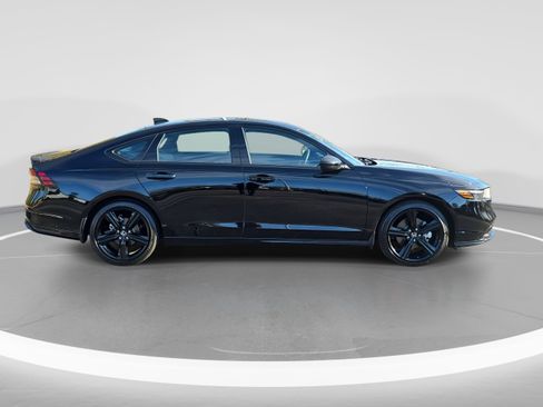 Used 2025 Honda Accord Sport image 4