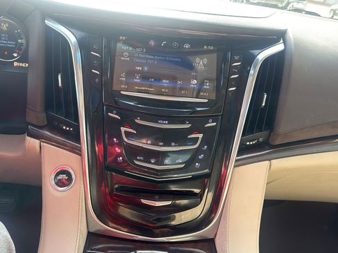 Used 2015 Cadillac Escalade Luxury AWD/4WD image 23