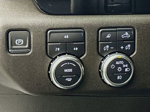 Used 2025 GMC Sierra 2500 SLE w/ SLE Value Package; AWD/4WD image 13