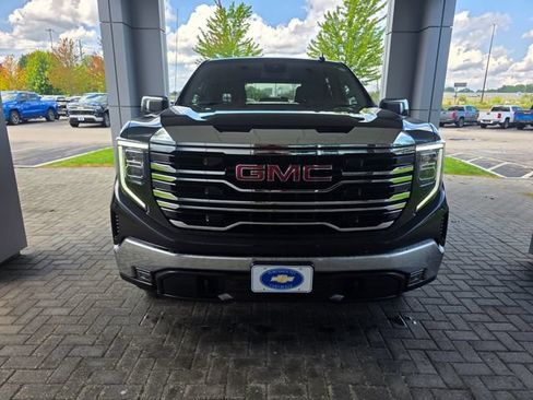 Used 2025 GMC Sierra 1500 SLT AWD/4WD image 6