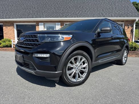 Used 2020 Ford Explorer XLT w/ Equipment Group 202A AWD/4WD image 2