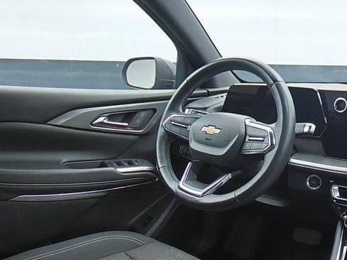 Used 2024 Chevrolet Traverse LT FWD image 17
