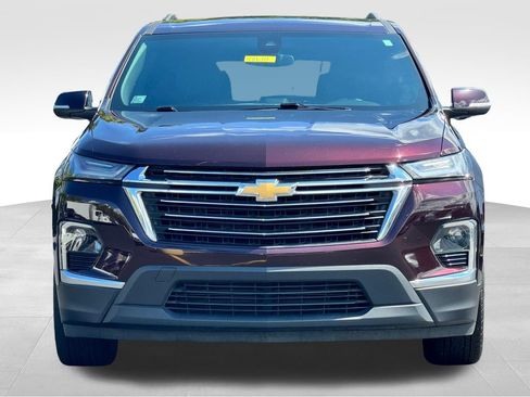 Used 2023 Chevrolet Traverse LT FWD image 2