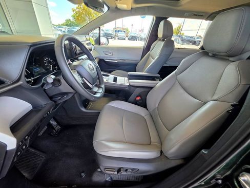 Used 2026 Toyota Sienna XLE FWD image 22