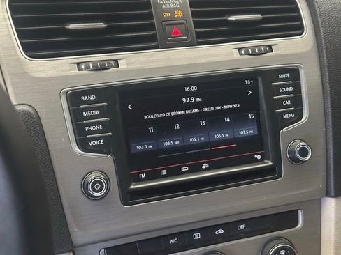 Used 2016 Volkswagen Golf S FWD image 25