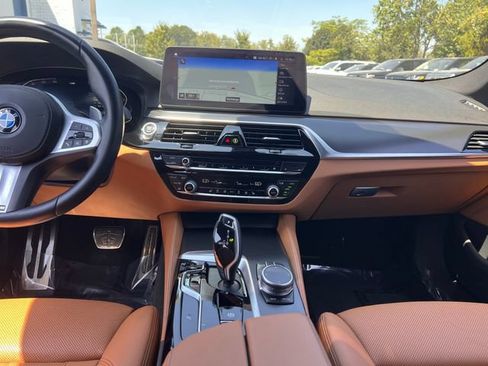 Used 2022 BMW 530i w/ M Sport Package RWD image 17