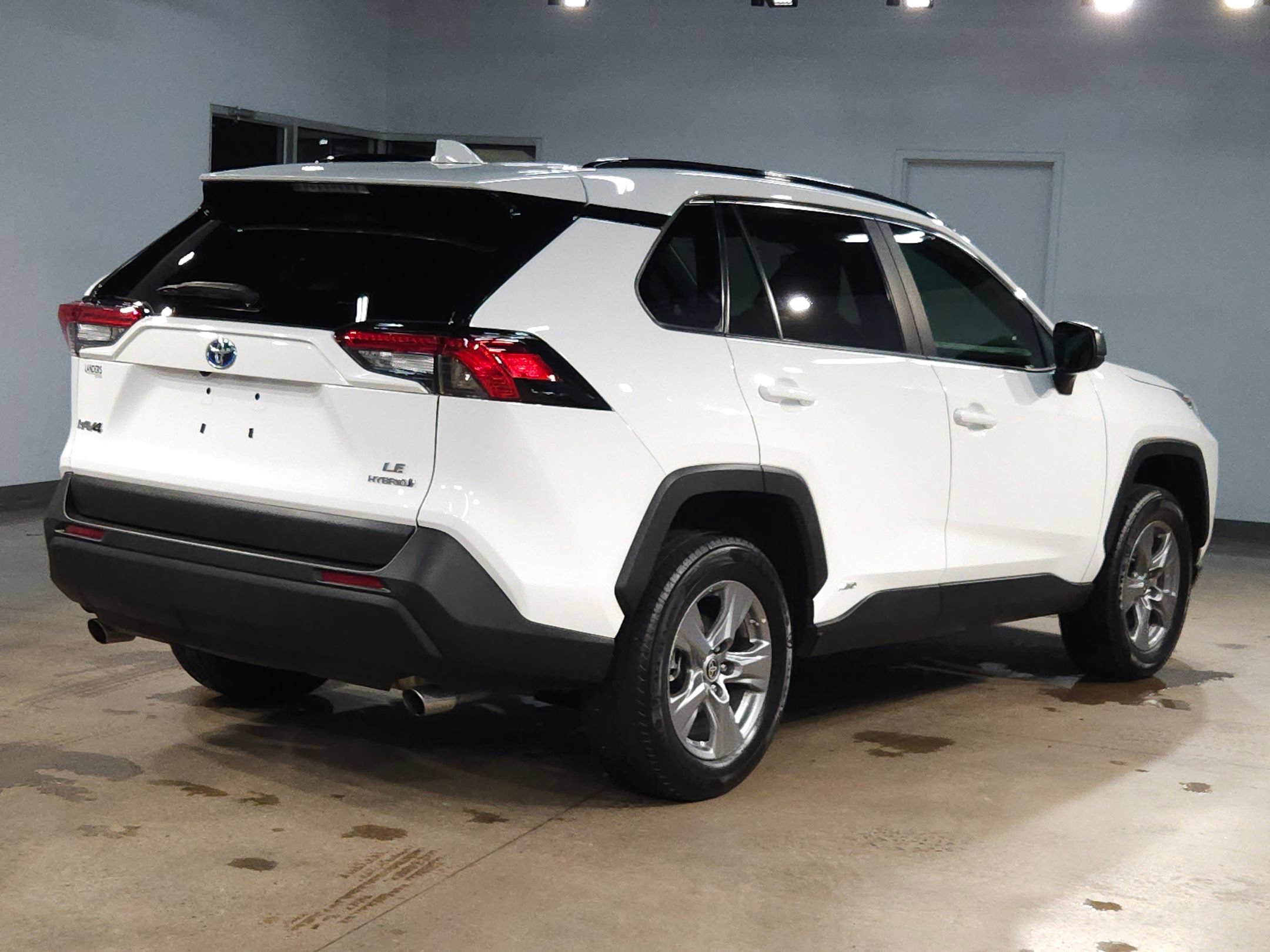 Used 2022 Toyota RAV4 LE AWD/4WD image 7