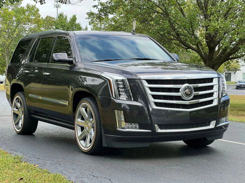 Used 2015 Cadillac Escalade Premium image 4