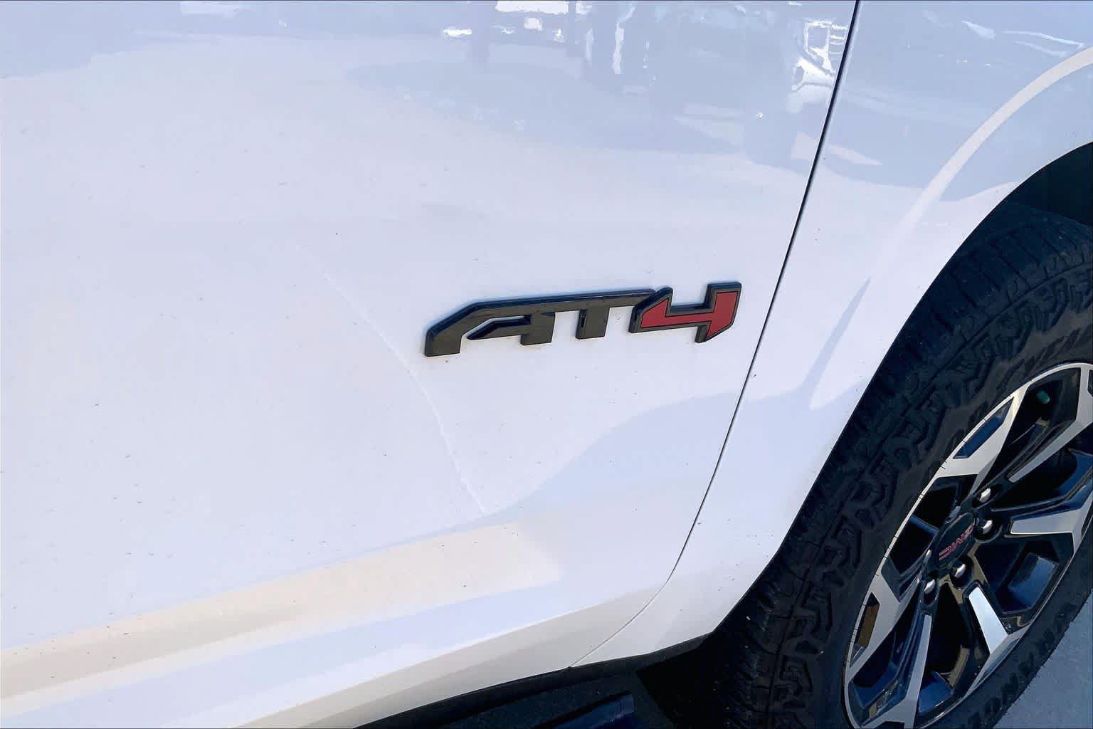 Used 2025 GMC Yukon AT4 w/ AT4 Premium Plus Package AWD/4WD image 10