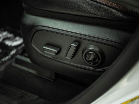 Used 2024 Jeep Grand Cherokee L Laredo image 16