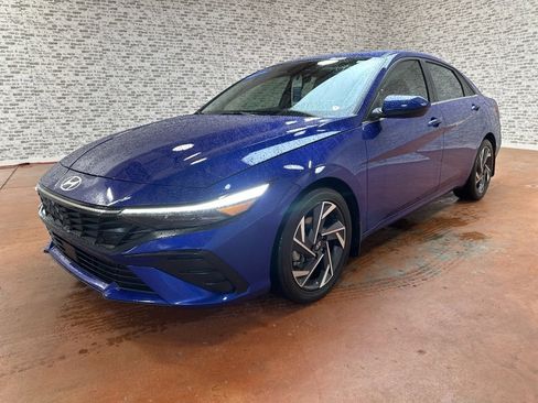 Certified 2024 Hyundai Elantra SEL w/ Convenience Package image 3