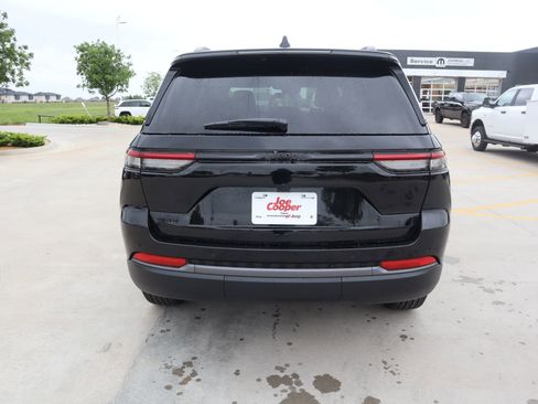 New 2026 Jeep Grand Cherokee Altitude AWD/4WD image 23