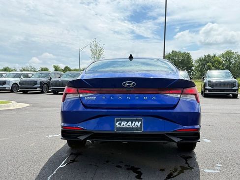 Used 2023 Hyundai Elantra SEL w/ Preferred Accessory Package FWD image 6