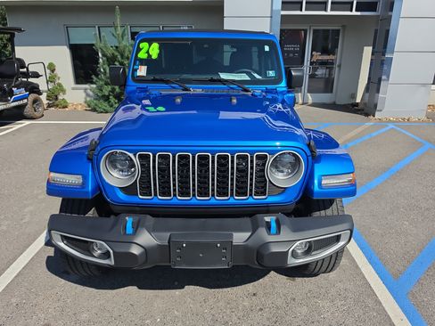 Used 2024 Jeep Wrangler Unlimited Sahara w/ Safety Group AWD/4WD image 8