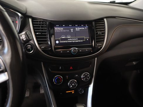 Used 2022 Chevrolet Trax LT w/ Driver Confidence Package AWD/4WD image 5