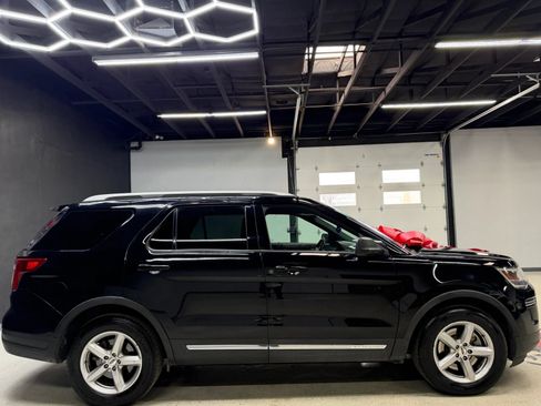 Used 2018 Ford Explorer XLT FWD image 11