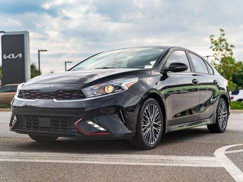 Used 2023 Kia Forte GT-Line w/ GT-Line Technology Package FWD image 3