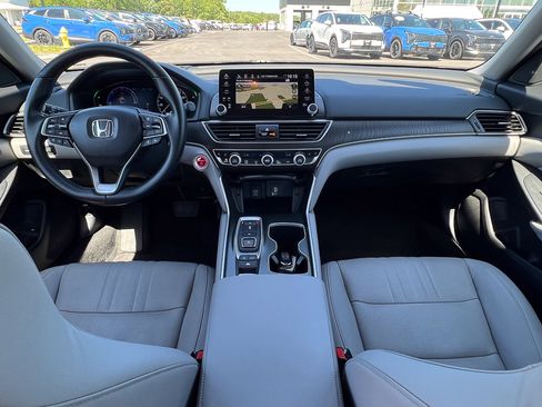 Used 2018 Honda Accord Touring image 30