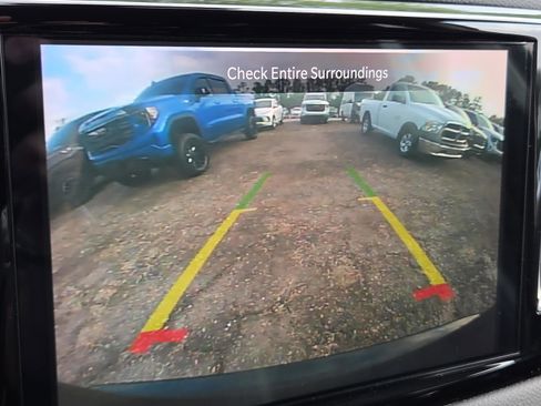 Used 2023 Chrysler Pacifica Touring-L image 21