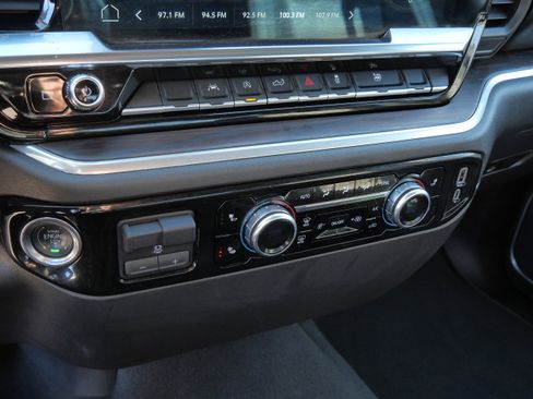 Used 2025 GMC Sierra 1500 SLT image 23