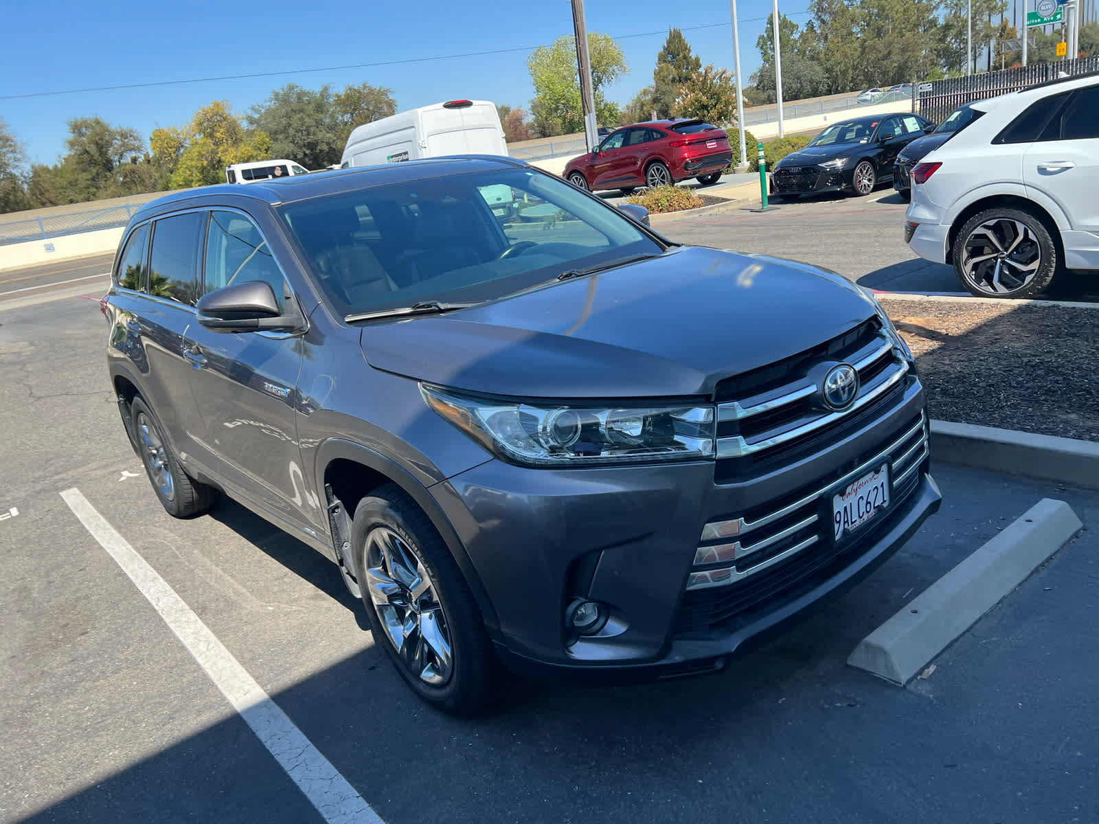 Used 2019 Toyota Highlander Limited Platinum AWD/4WD image 2