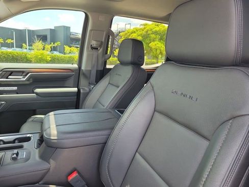 Used 2025 GMC Sierra 1500 Denali w/ Denali Reserve Package AWD/4WD image 18