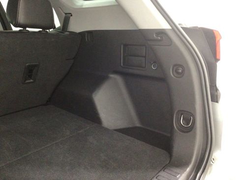 Used 2024 GMC Terrain SLT image 28