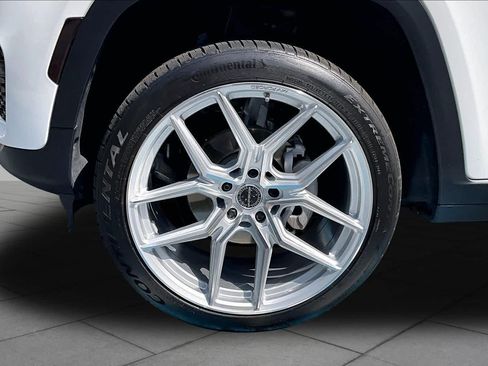 Used 2025 Jeep Grand Cherokee Altitude AWD/4WD image 11