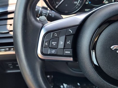 Used 2020 Jaguar F-TYPE Coupe RWD image 18