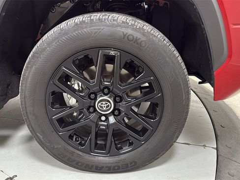 Used 2024 Toyota Tundra Limited image 21