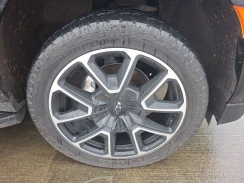 Used 2022 Chevrolet Suburban RST image 4