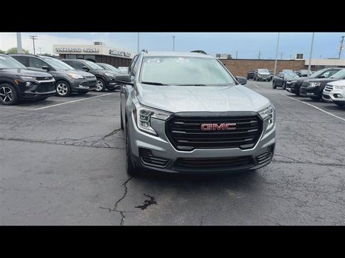 Used 2023 GMC Terrain SLE w/ Driver Convenience Package AWD/4WD image 3