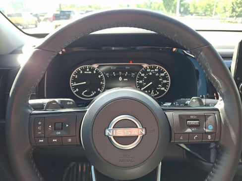 Used 2024 Nissan Pathfinder SL AWD/4WD image 17