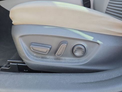 Used 2019 Toyota Camry SE image 16