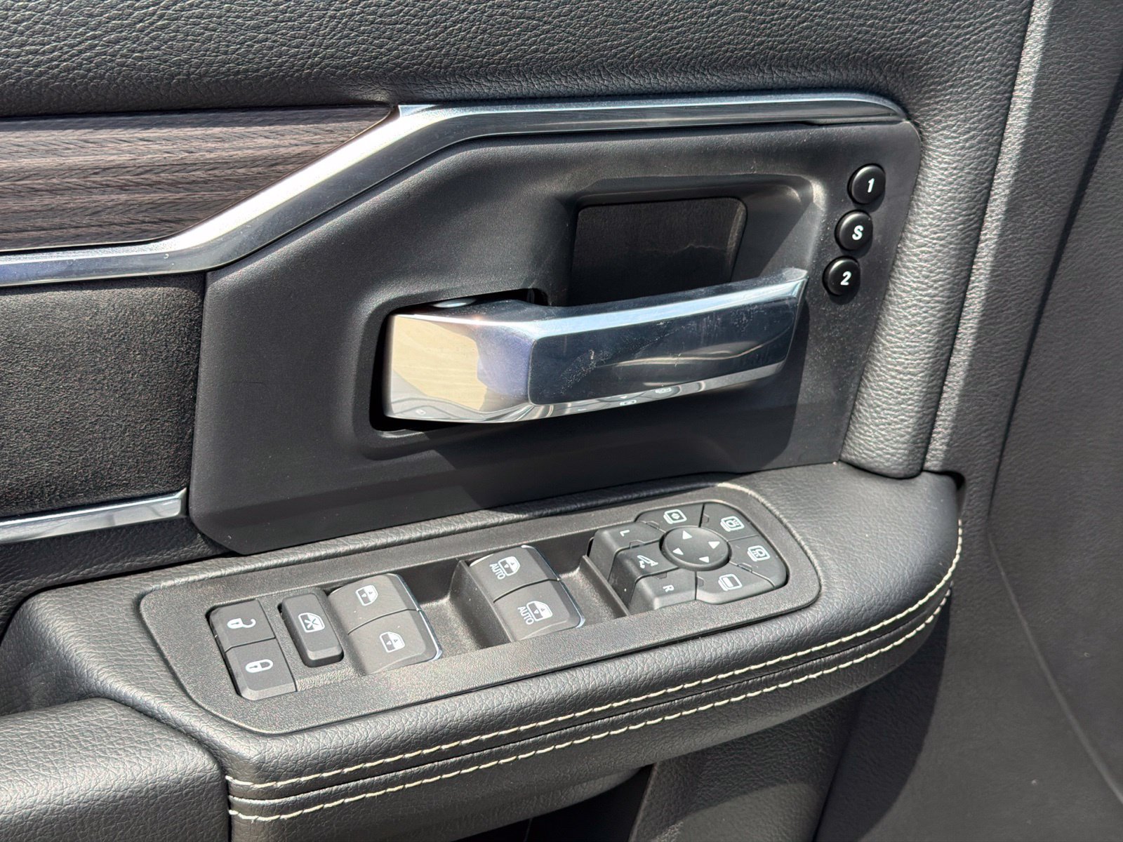 New 2027 RAM 2500 Laramie w/ Night Edition AWD/4WD image 15