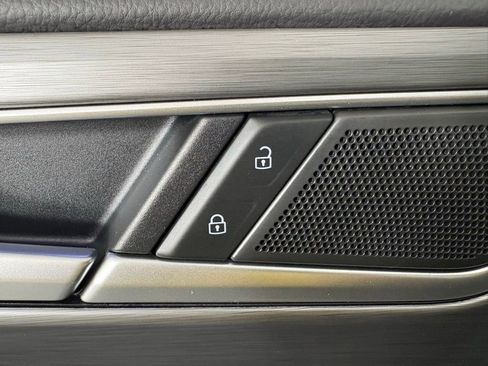 Used 2024 Volkswagen Atlas Cross Sport SE image 13