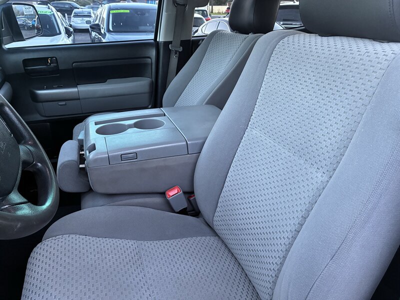 Used 2012 Toyota Tundra 4x4 CrewMax w/ Tow Pkg image 10